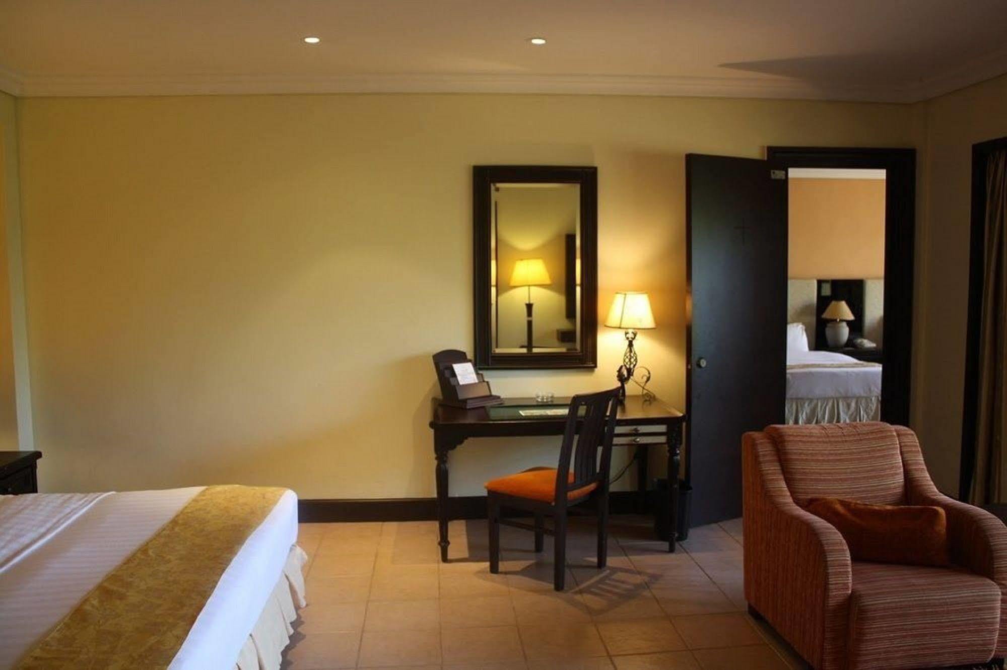 Villa At Nexus Resort & Spa Karambunai Kampong Bikasan ภายนอก รูปภาพ