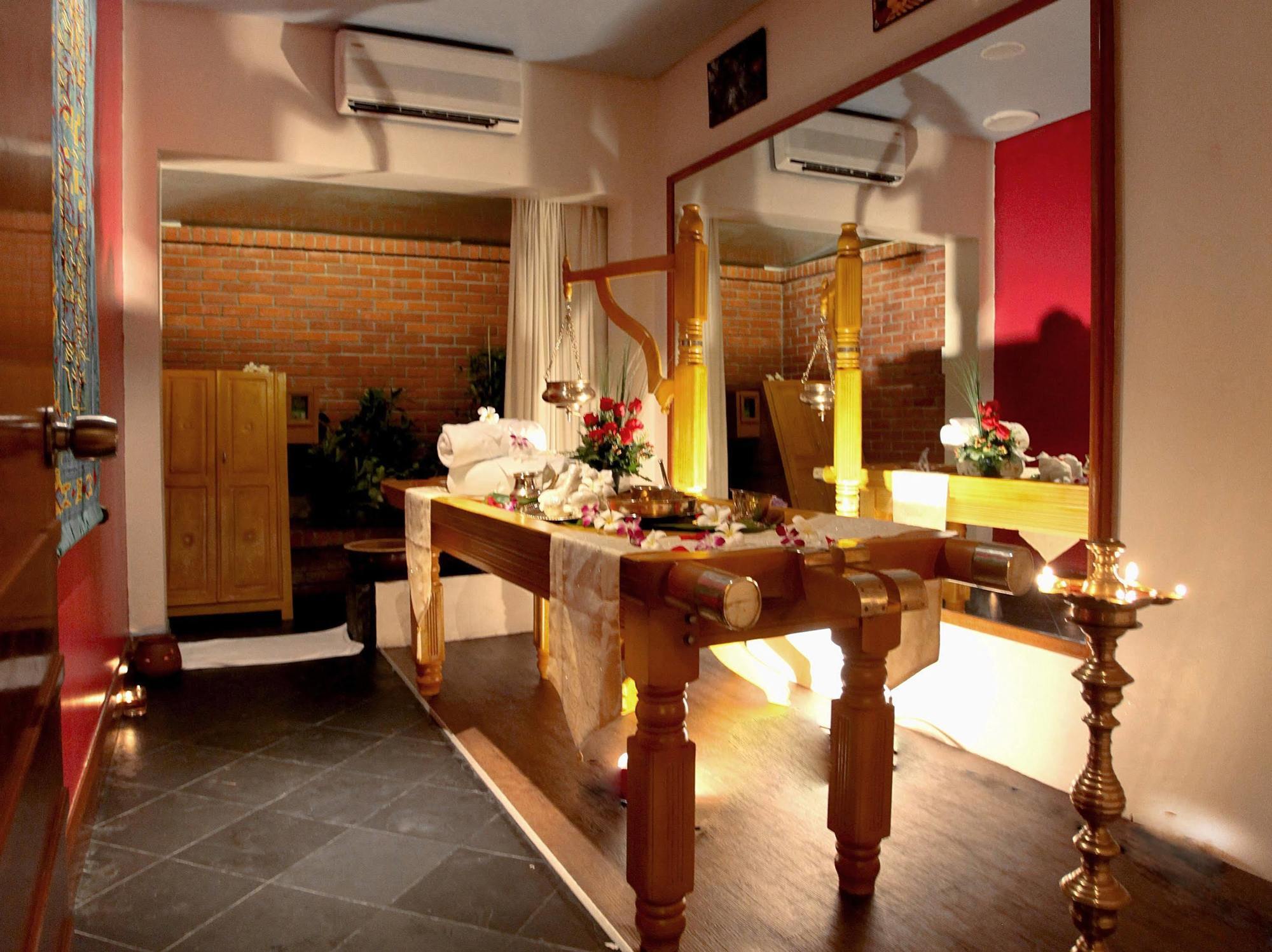 Villa At Nexus Resort & Spa Karambunai Kampong Bikasan ภายนอก รูปภาพ